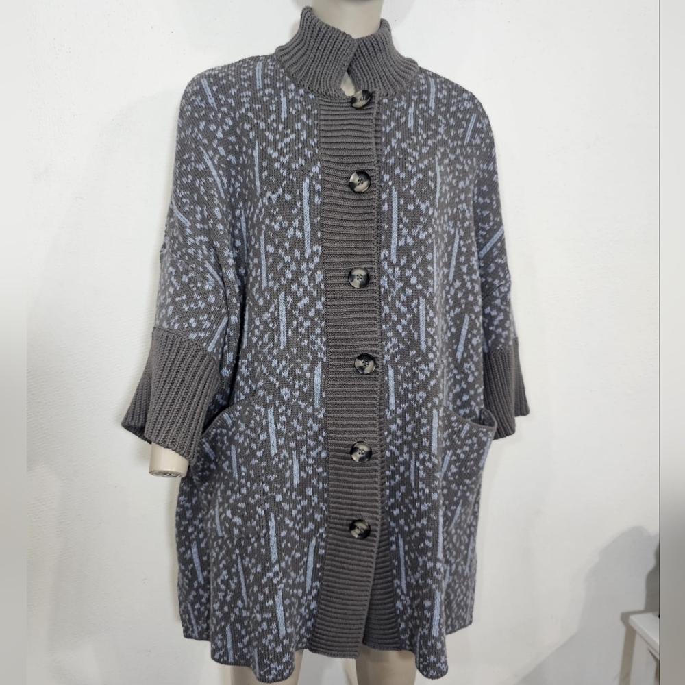 Gray and Blue Patterned Button-Up Cardigan - Picture 5 of 10